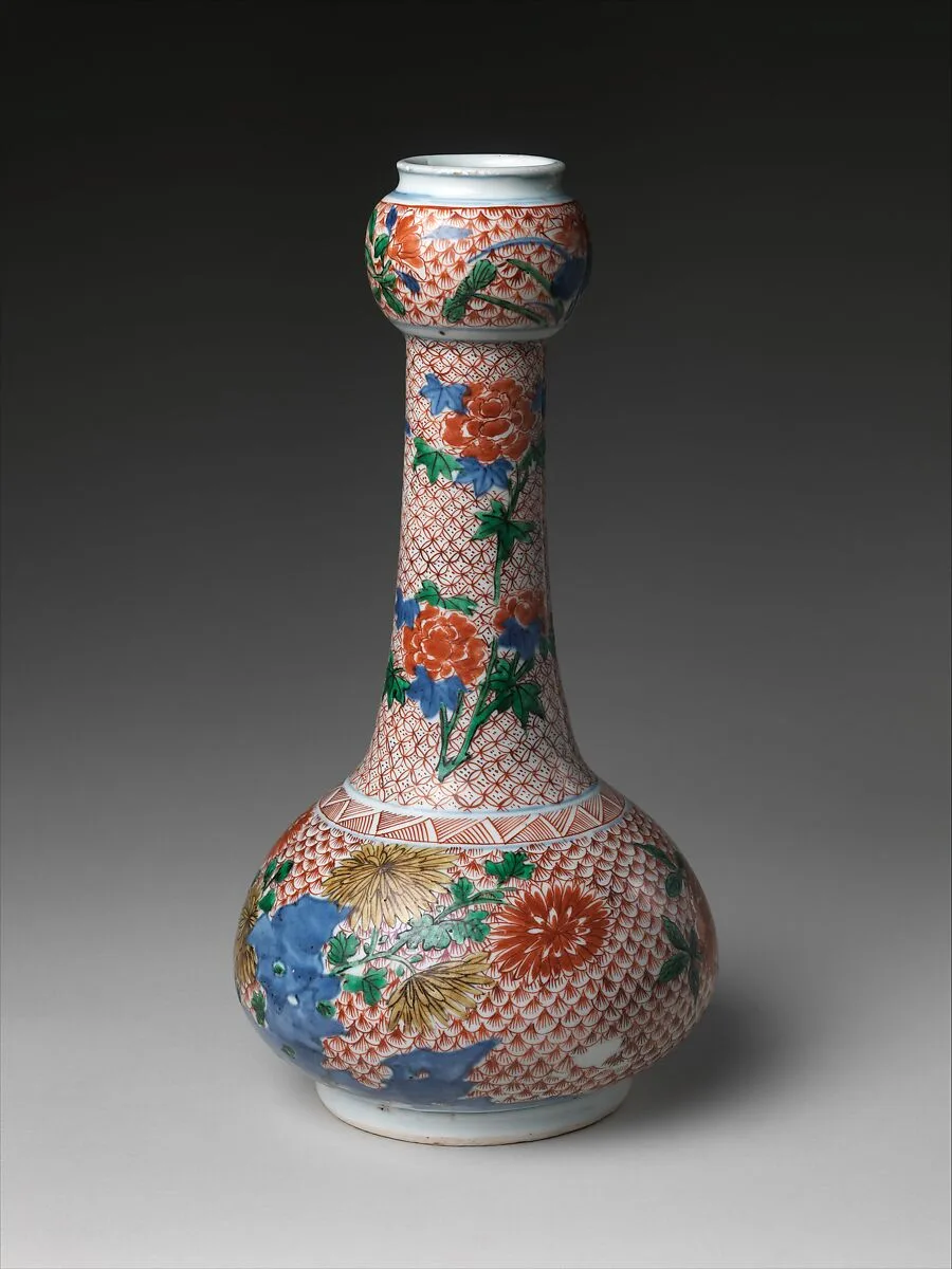 清順治 景德鎮窯五彩錦地花卉紋瓶|Vase decorated with peonies and chrysanthemums — Unknown