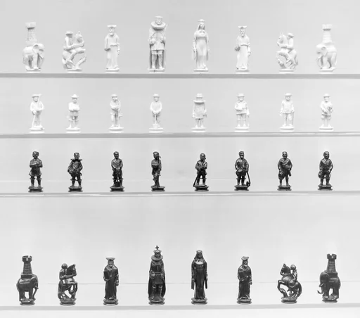Chessmen (32)