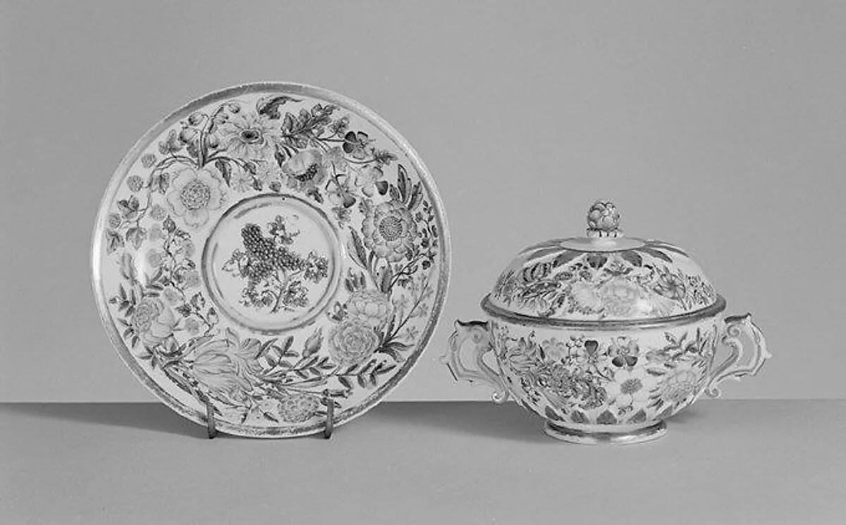 Écuelle with cover and stand — Meissen Manufactory