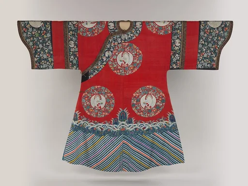 清晚期 紅地緙絲團鶴紋女袍|Woman’s robe decorated with crane medallions