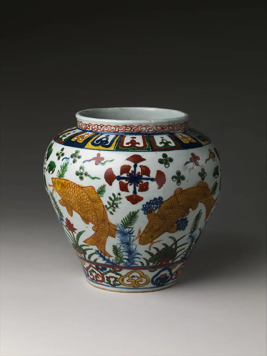 明嘉靖 景德鎮窯青花五彩魚藻罐|Jar with carp in lotus pond — Unknown