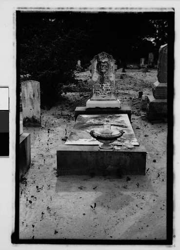 [Grave with Bottle Placed in Urn, Alabama]