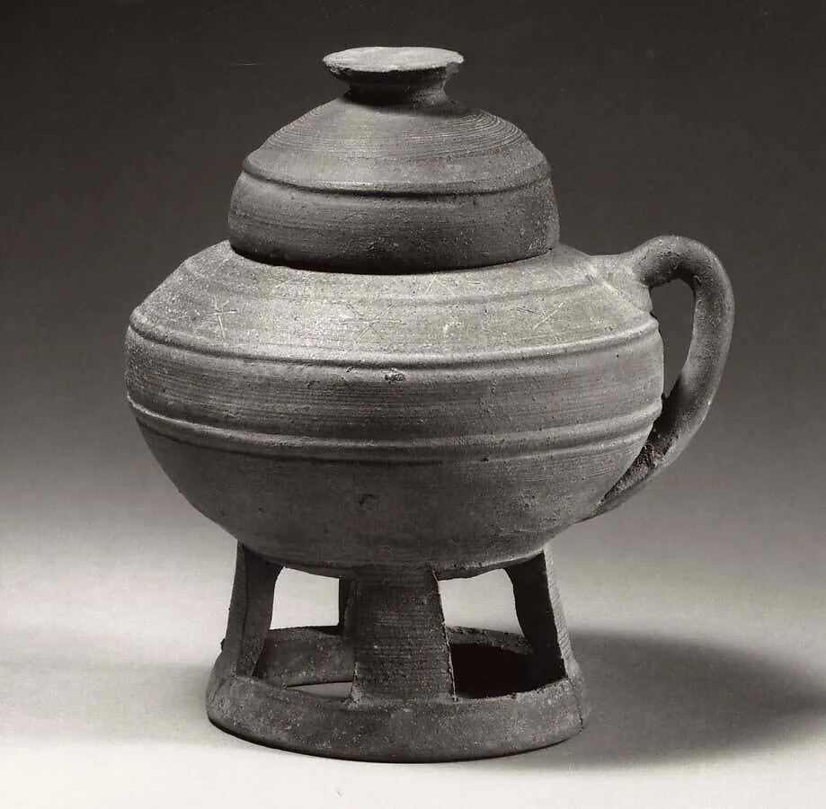 뚜껑있는 손잡이달린 굽다리항아리 삼국 신라|有蓋把手臺附壺 三國 新羅|Pedestal jar with handle and lid — Unknown