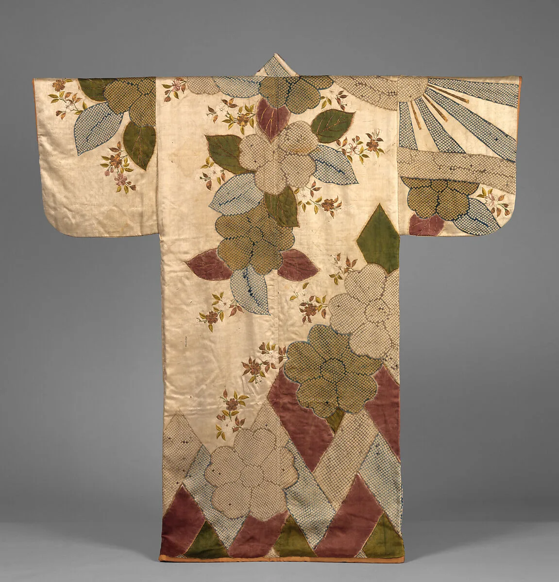 白繻子地檜垣桜模様小袖|Robe (Kosode) with Cherry Blossoms and Cypress Fence — Unknown