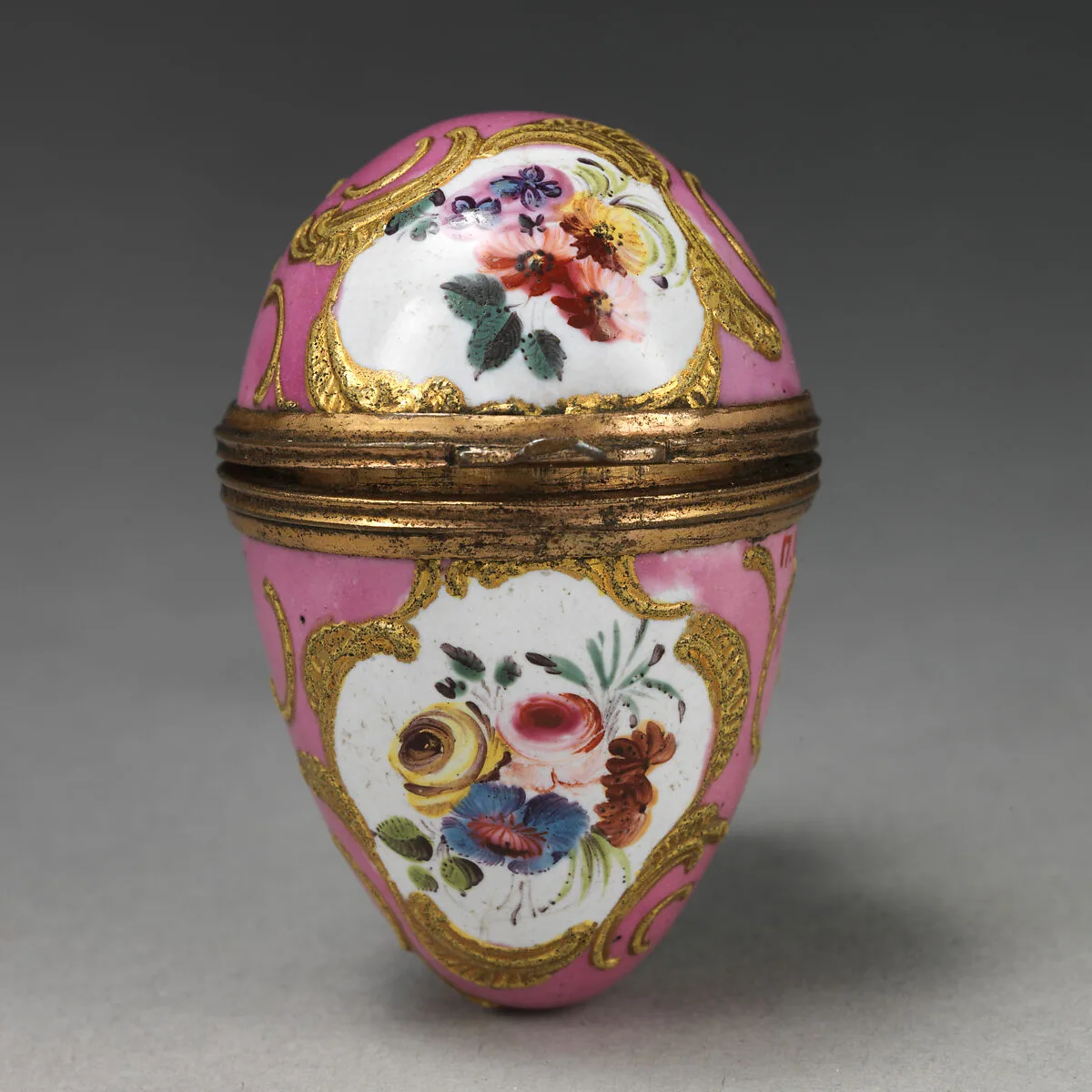 Egg-shaped box — Unknown