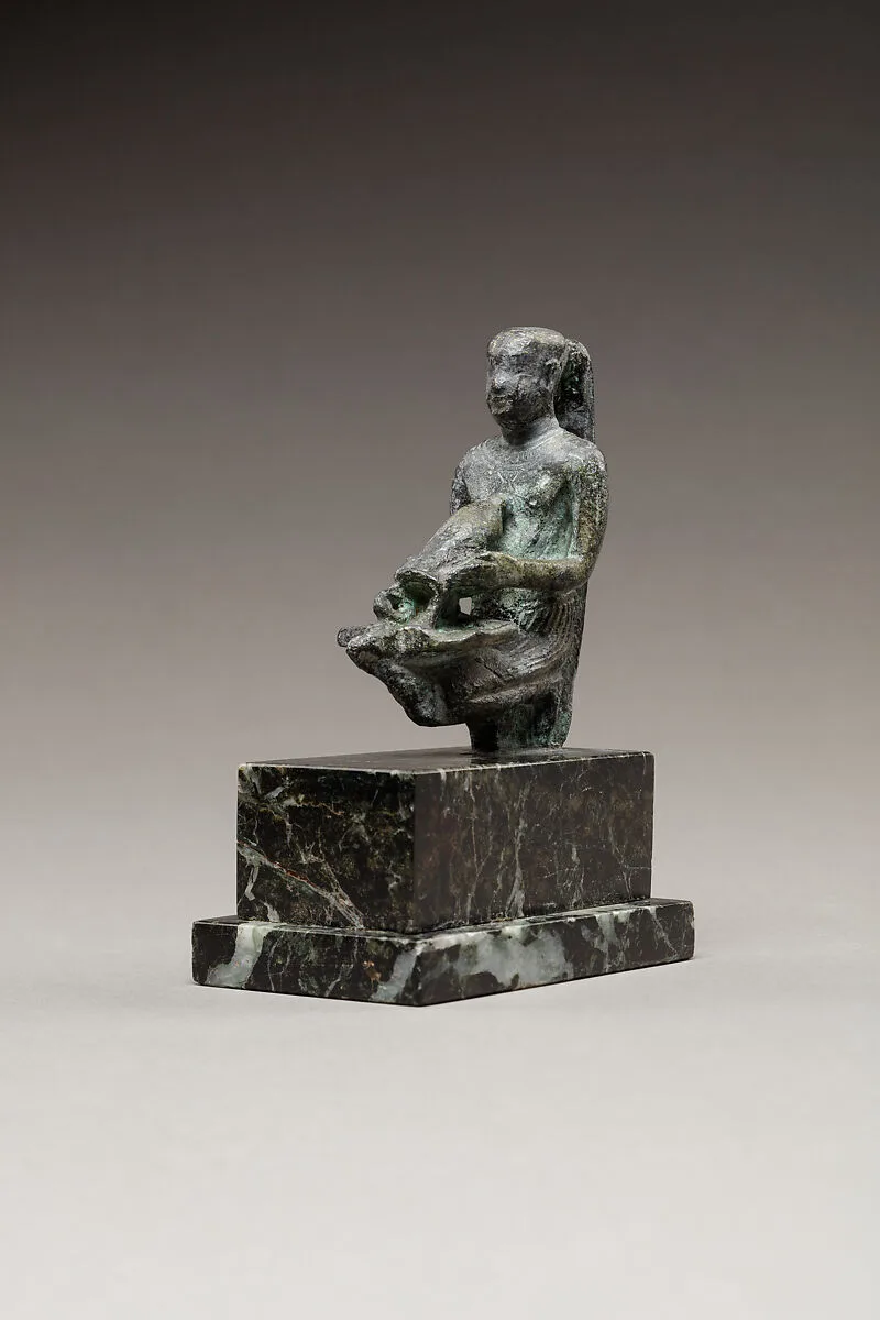 Pediese kneeling and pouring libation — Unknown