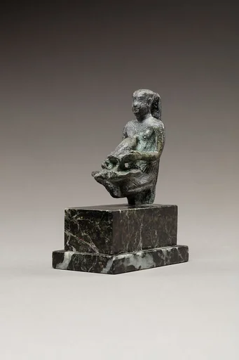 Pediese kneeling and pouring libation