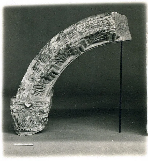 Fragment of Archivolt with a Corinthian Capital — Unknown