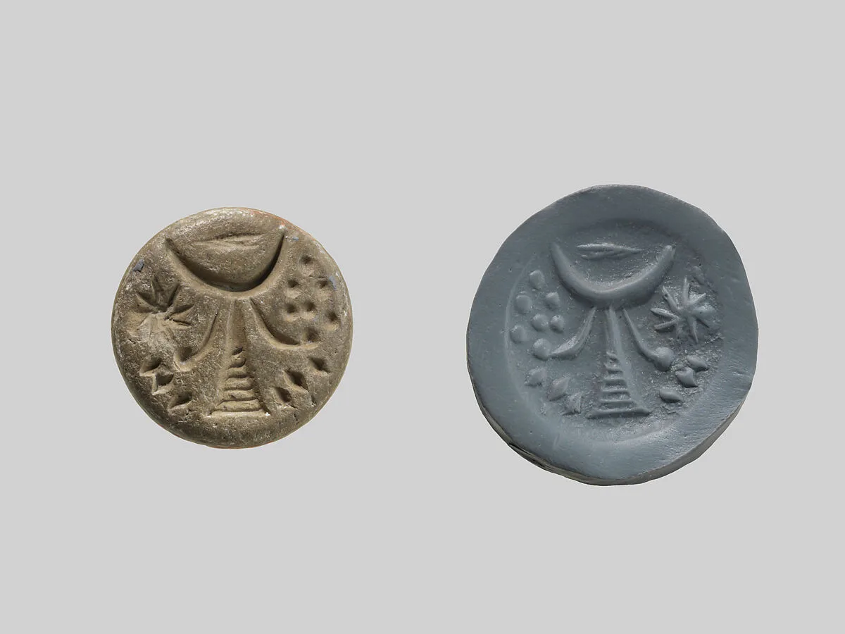 Stamp seal (button-shaped) with divine symbols — Unknown