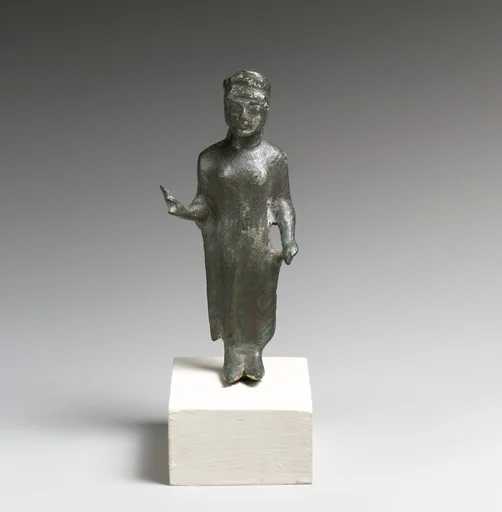 Statuette of a woman