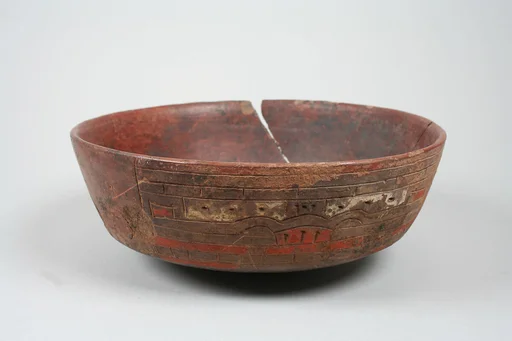 Incised bowl with eye motif