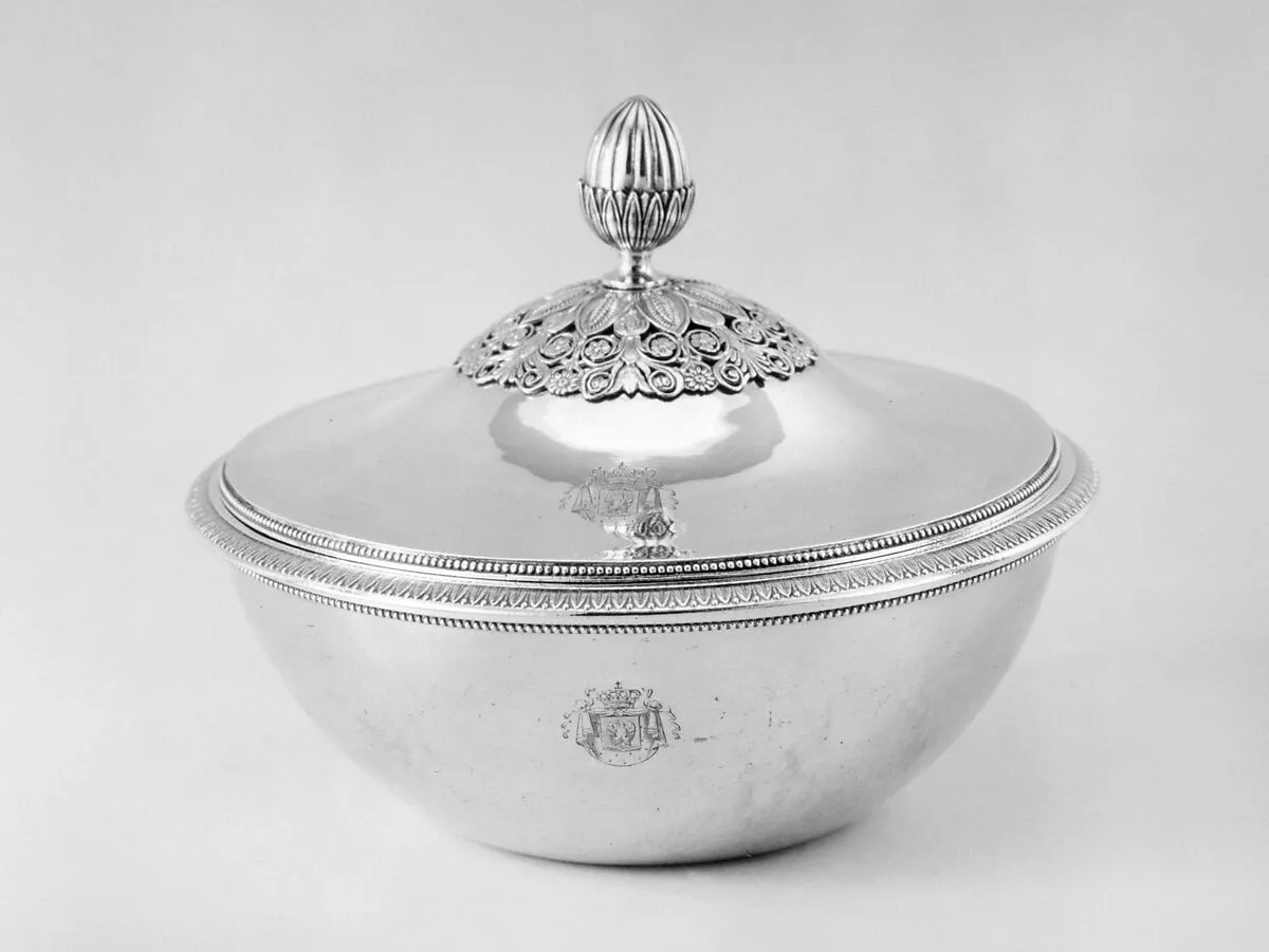 Circular dish with cover (part of a dining service) — Martin-Guillaume Biennais