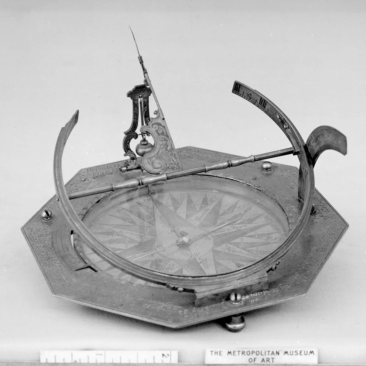 Portable equatorial sundial — Ludewig