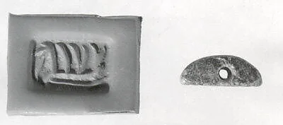 Rounded, half-cylinder gable seal — Unknown