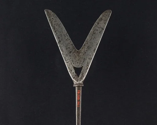 Arrowhead (<i>Yanone</i>)