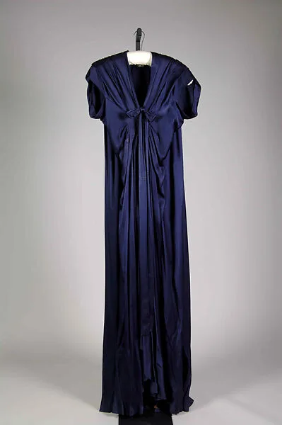 Dressing Gown — Mme. Eta Hentz