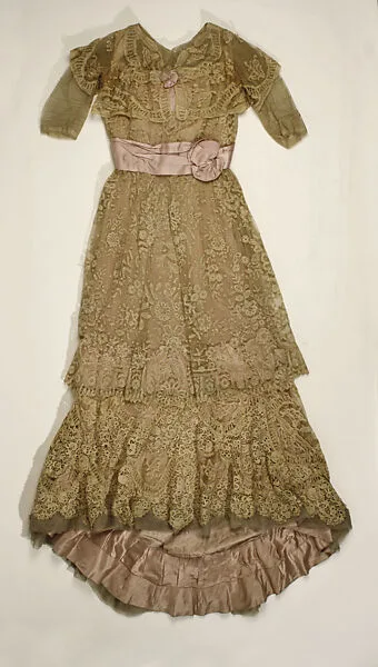 Evening dress — Unknown