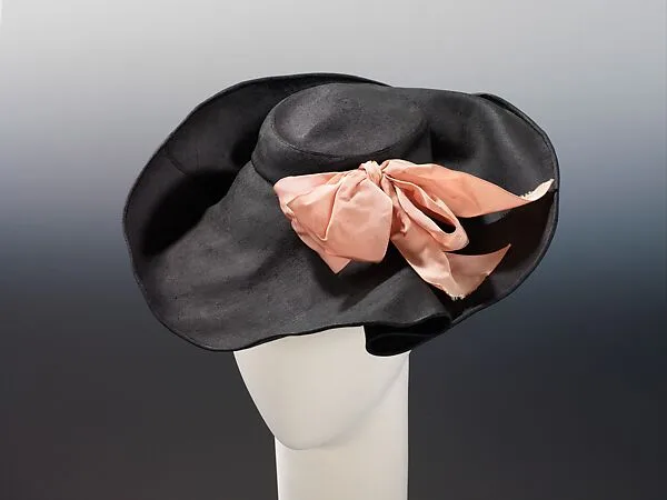 Hat — Elsa Schiaparelli