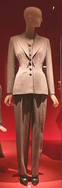 Suit — Oscar de la Renta|House of Balmain