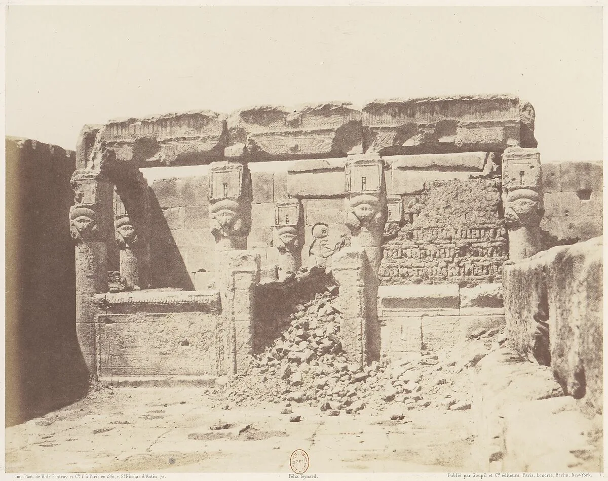 Dendérah (Tentyris), Temple d'Athôr - Sanctuaire Placé a l'Angle Sud-Ouest de la Plateforme Inférieure — Félix Teynard|Imprimerie Photographique de H. de Fonteny et Cie