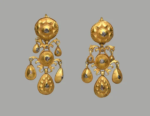 Pair of earrings