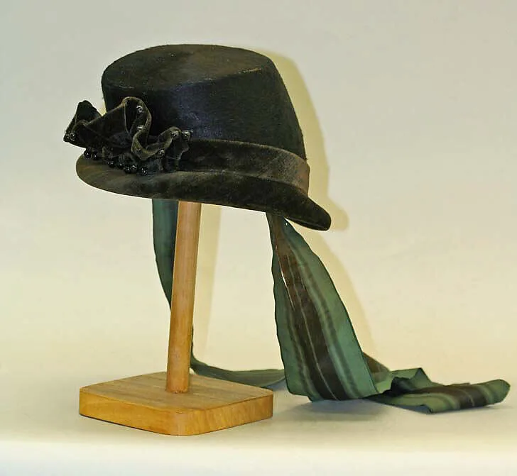 Bonnet — Unknown