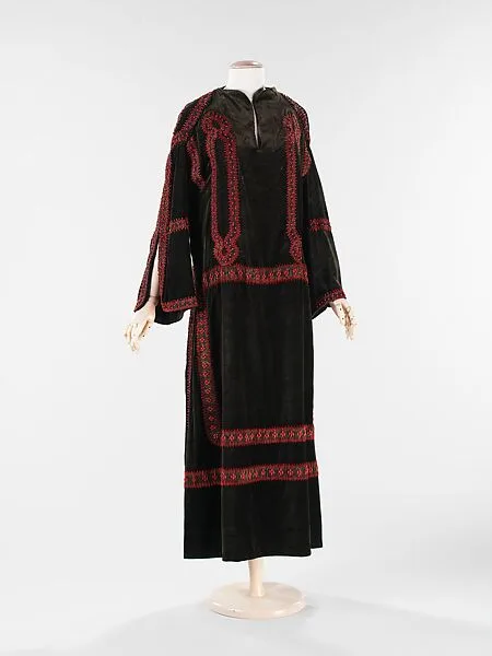 Evening dress — Unknown