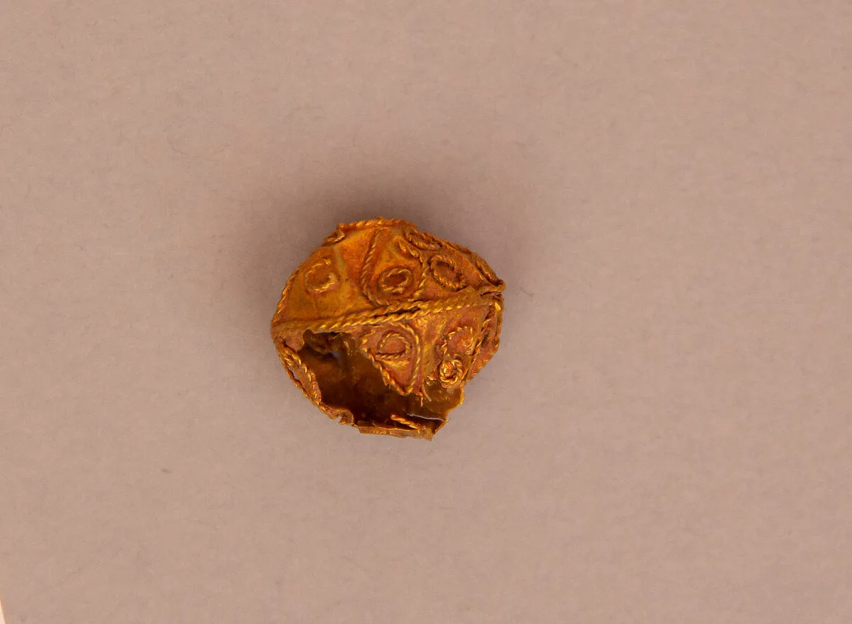Bead — Unknown