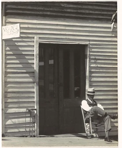 [Barber Shop, Vicksburg, Mississippi]