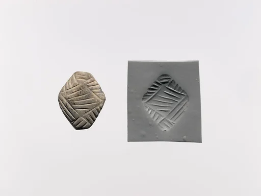Carinated rhomboid seal