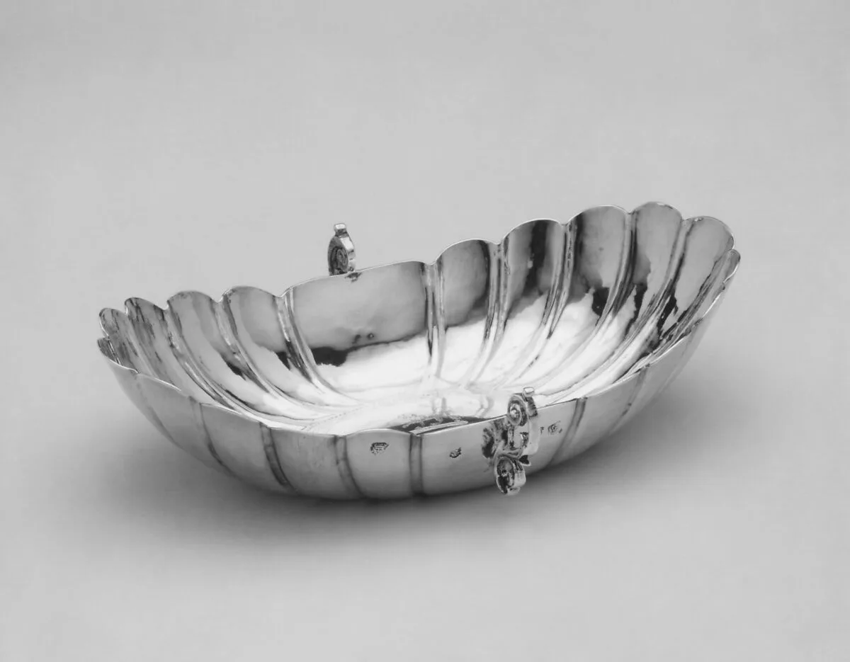 Sweetmeat dish — S. W., London
