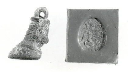Stamp seal (hoof with loop handle) with divine being — Unknown
