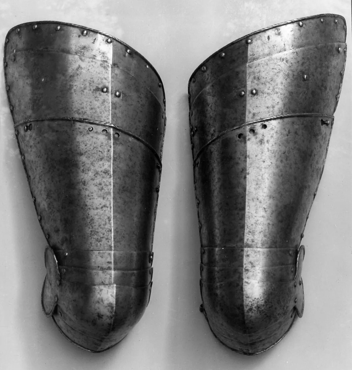 Pair of Thigh Defenses (Cuisses) with Knee Defeneses (Poleyn) — Unknown