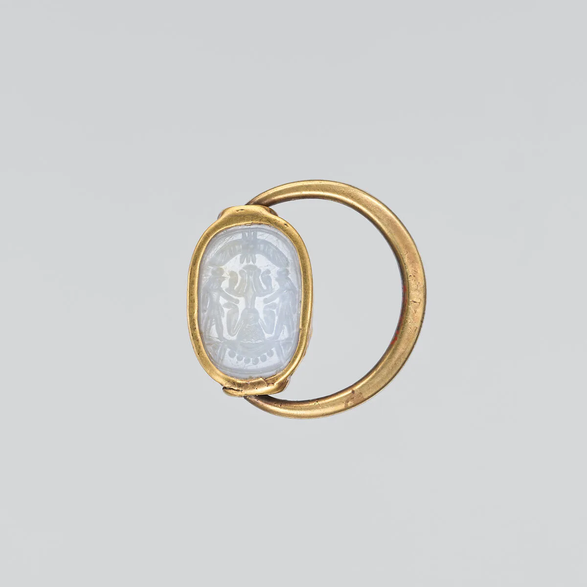 Gold ring with chalcedony scaraboid — Unknown