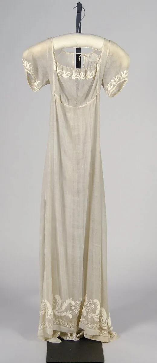 Wedding dress — Unknown