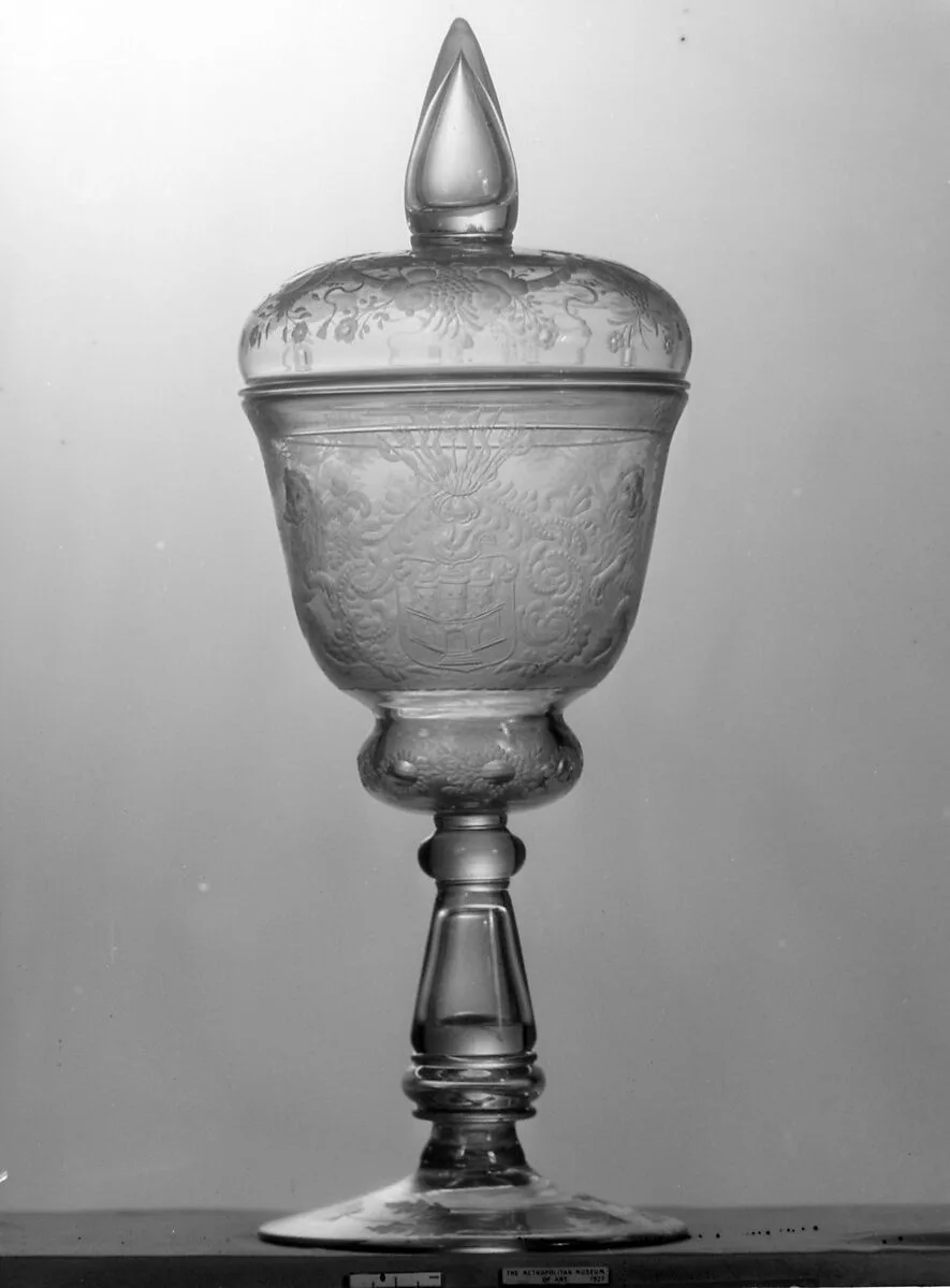 Standing cup with cover — Master IH or HI