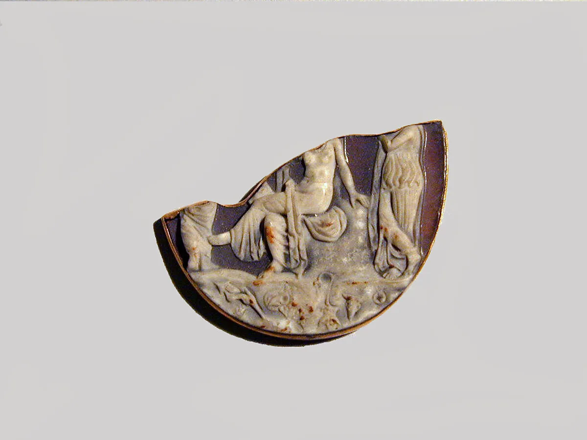 Sardonyx cameo of a goddess flanked by attendants — Unknown