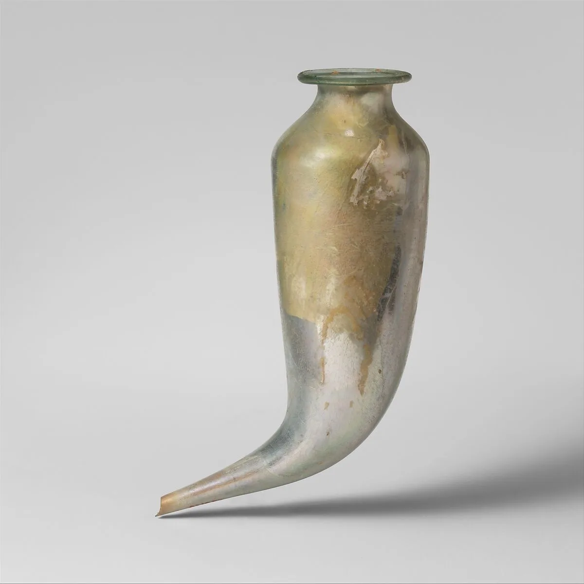 Glass rhyton (drinking horn) — Unknown