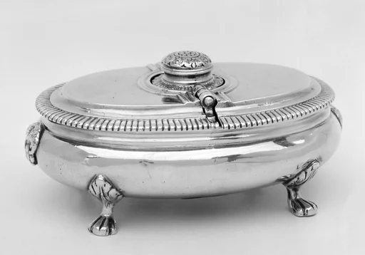 Spice box with grater