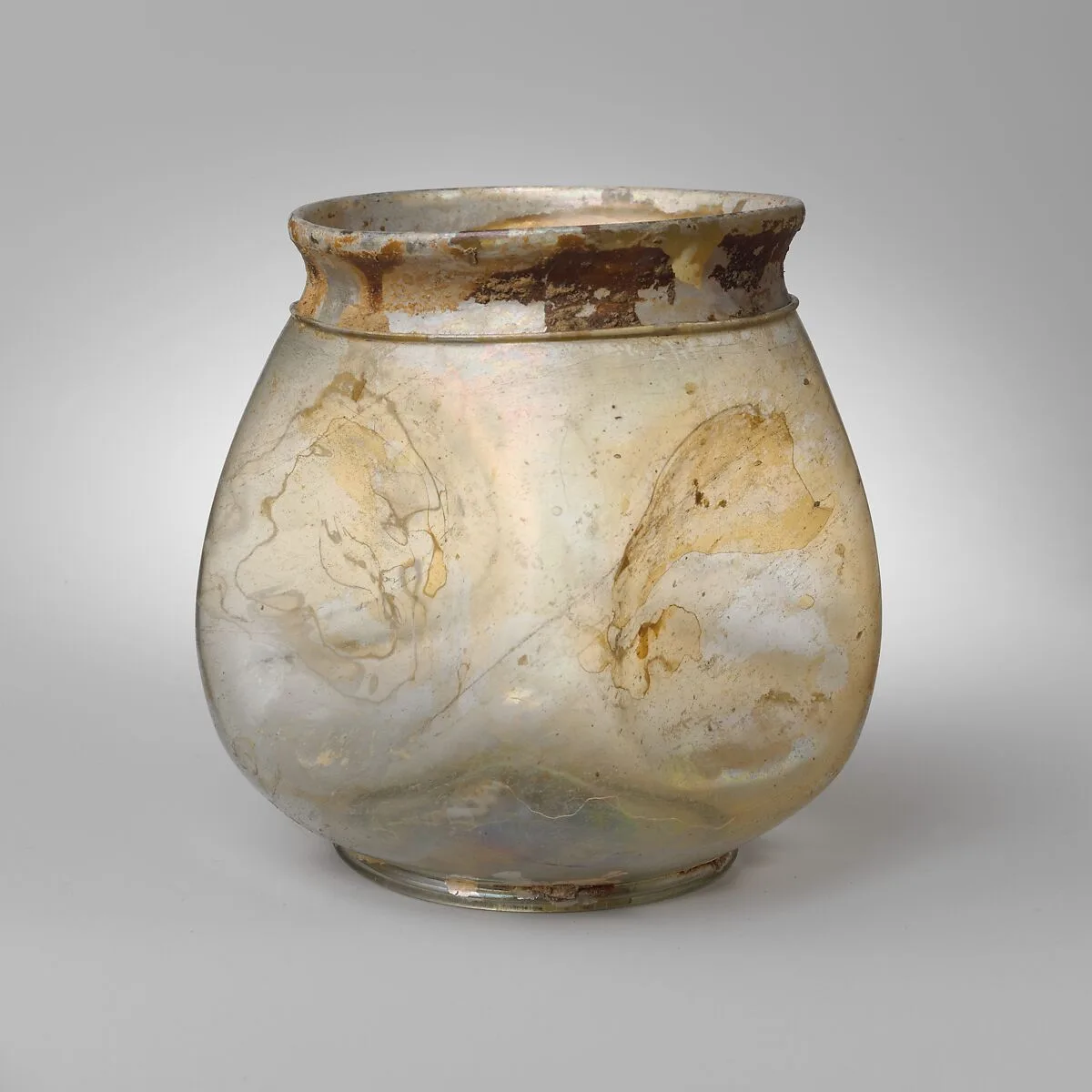 Glass beaker with indented sides — Unknown
