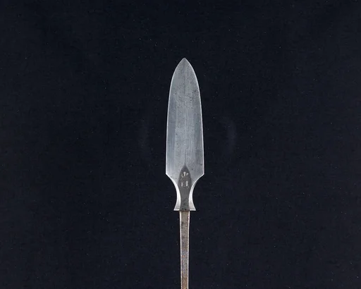 Arrowhead (<i>Yanone</i>)