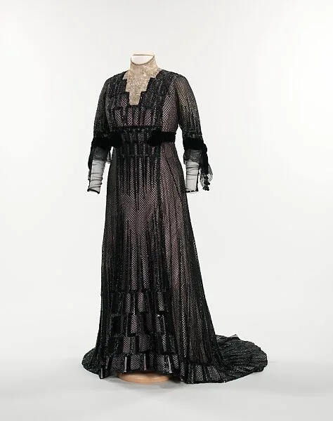 Evening dress — Unknown