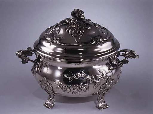Circular tureen with cover