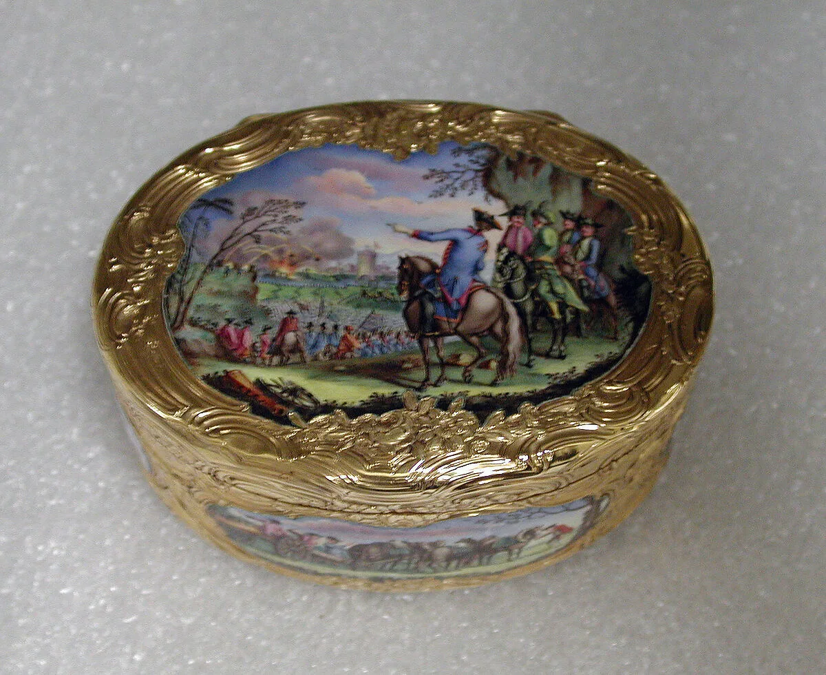 Snuffbox with military scenes — I.I.H.