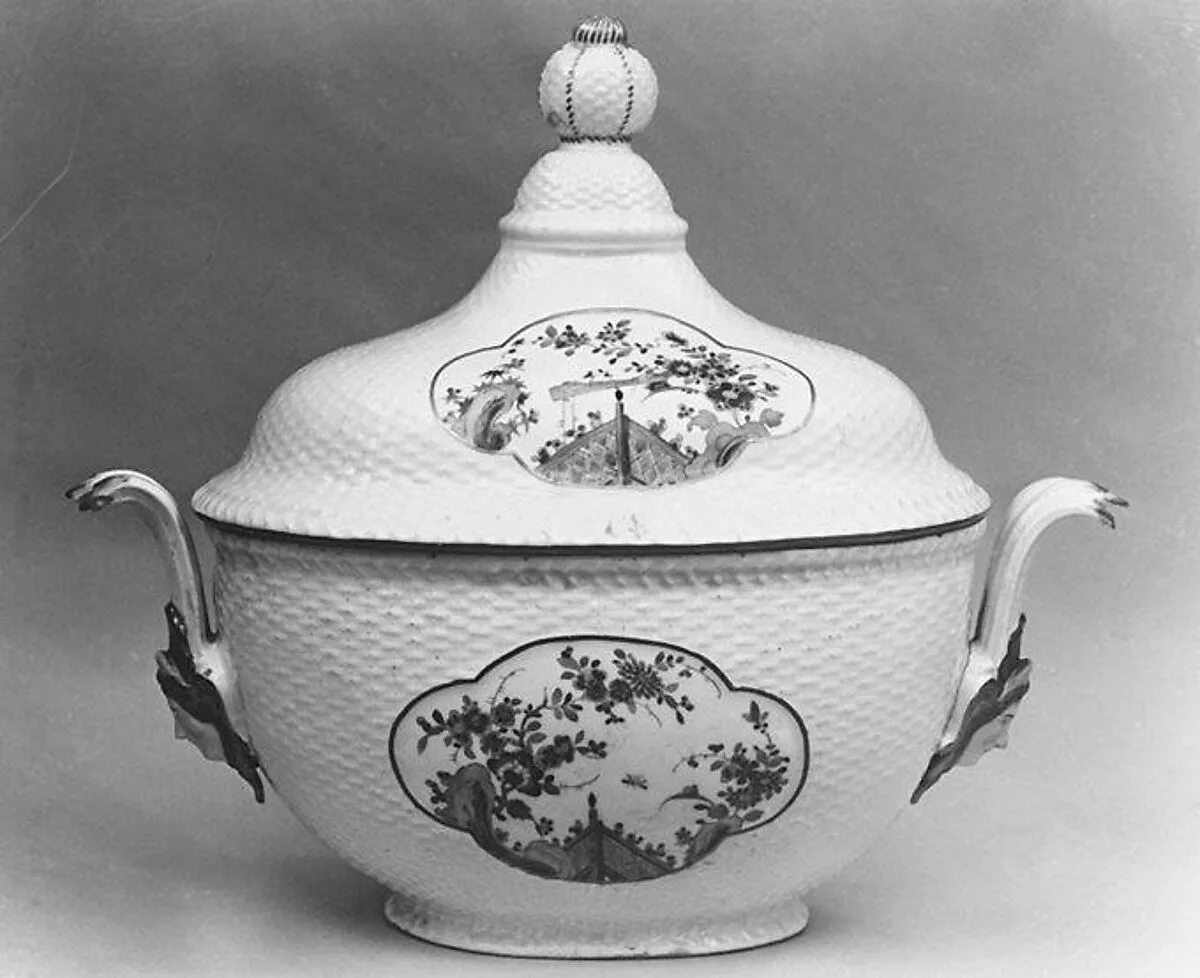 Tureen with cover — Meissen Manufactory