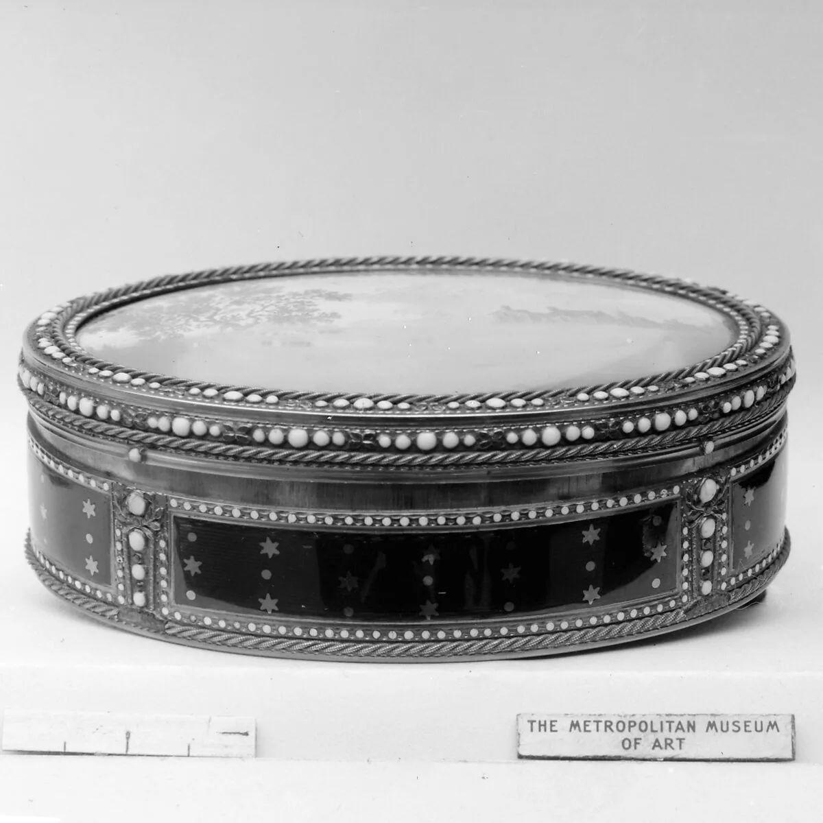 Snuffbox with scene of peasants picnicking on a riverbank near a village — F. J., Switzerland|Edmé Charles de Lioux de Savignac