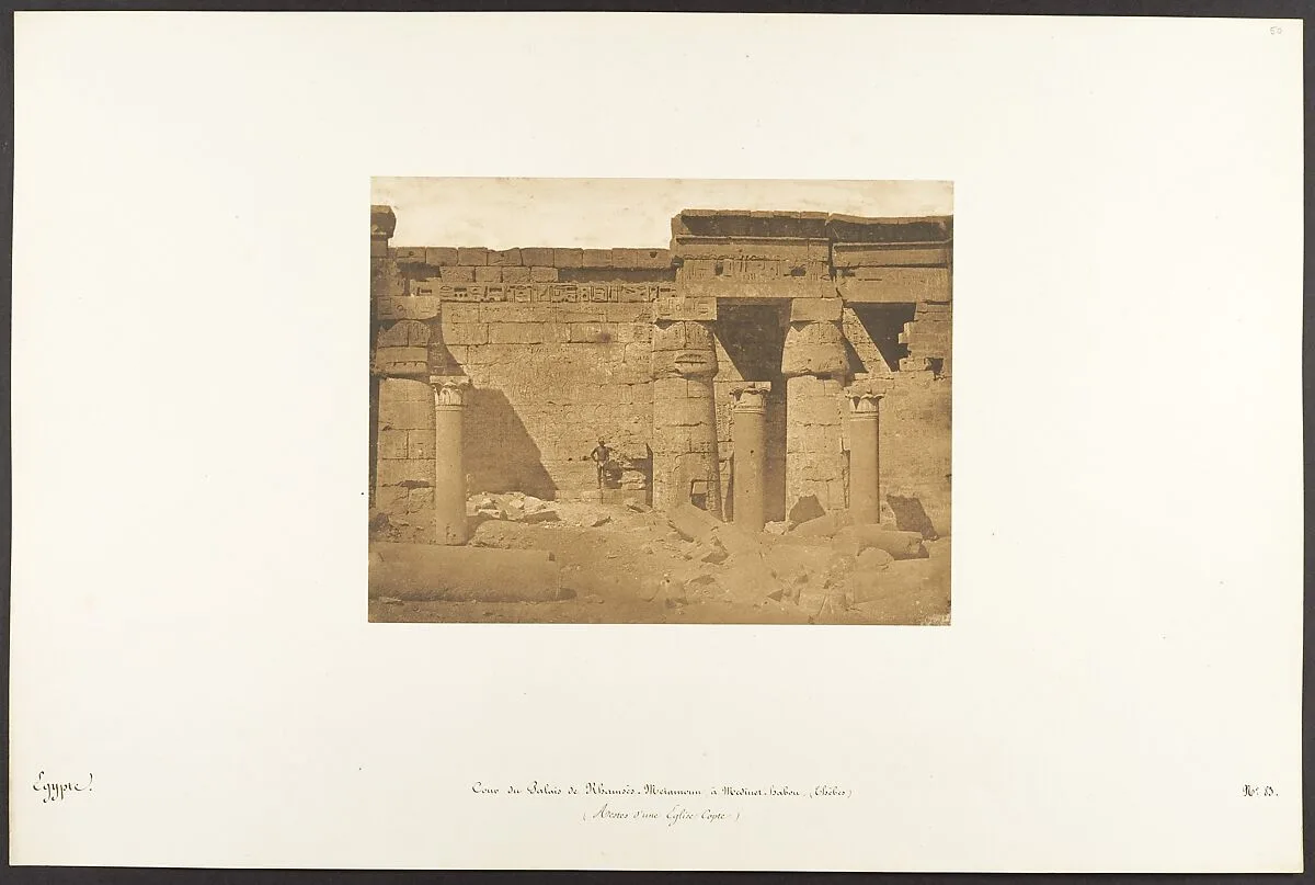 Cour du Palais Rhamsès-Meiamoun, à Médinet-habou (Thèbes) (Restes d'une Eglise Copte) — Maxime Du Camp