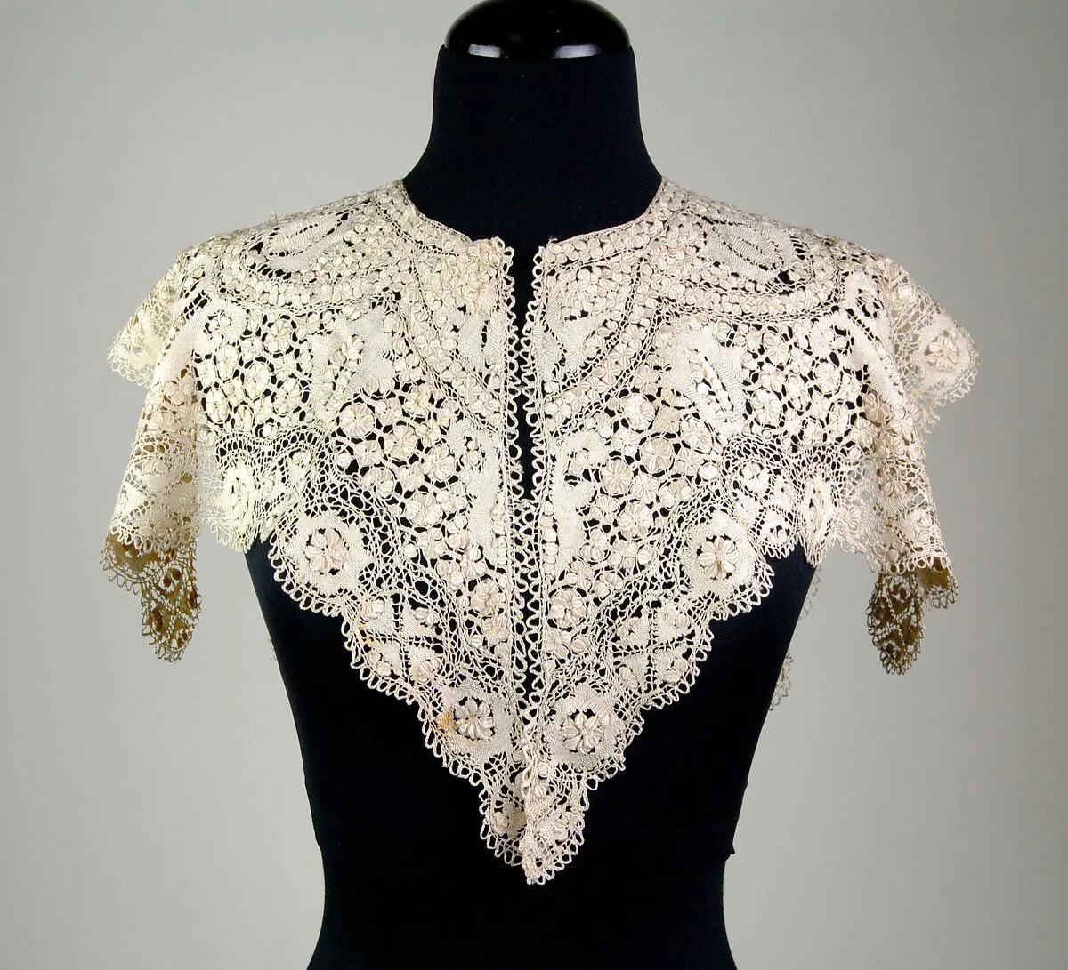 Collar — Unknown