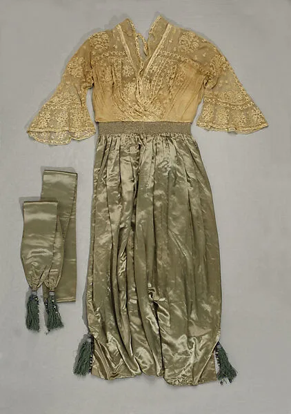 Evening dress — Unknown