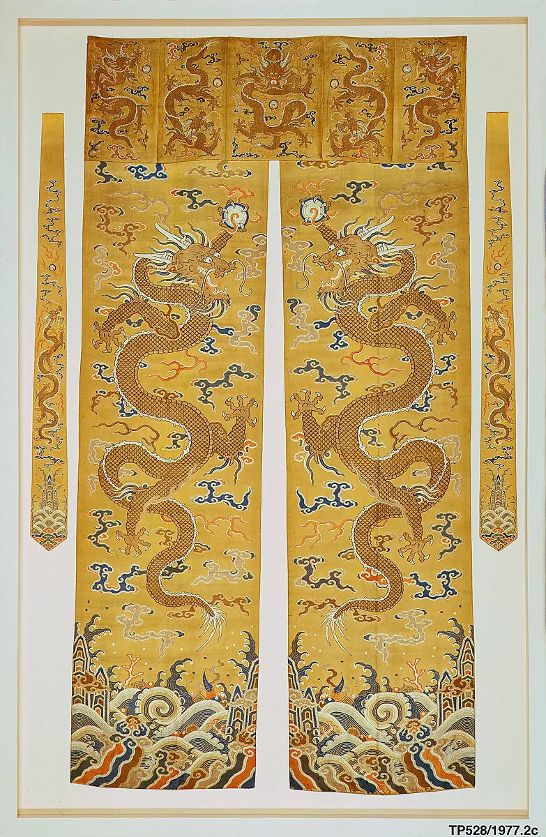 清康熙 妝花龍紋門簾|Door valance and side panels with dragons — Unknown